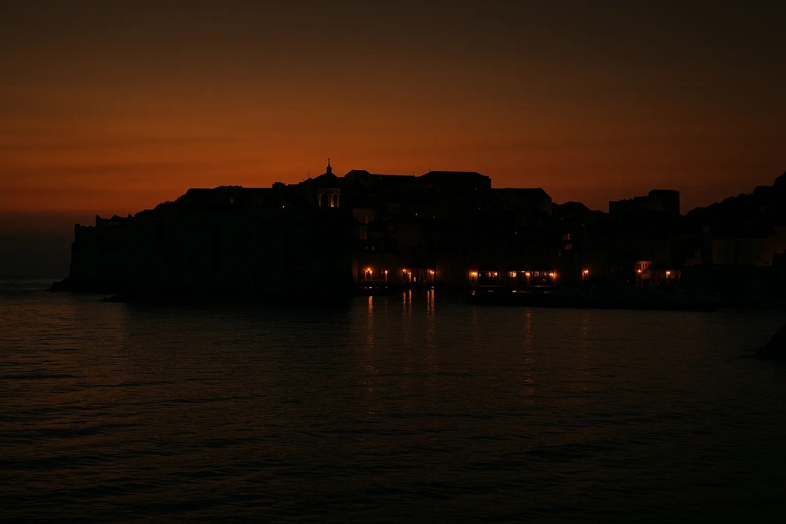 Izrada web stranica Dubrovnik: silueta starog grada nad morem