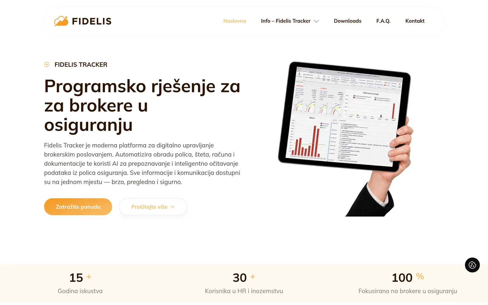Izrada web stranice Fidelis Tracker: naslovnica s tabletom koji prikazuje sučelje sustava i brojkama o korisnicima