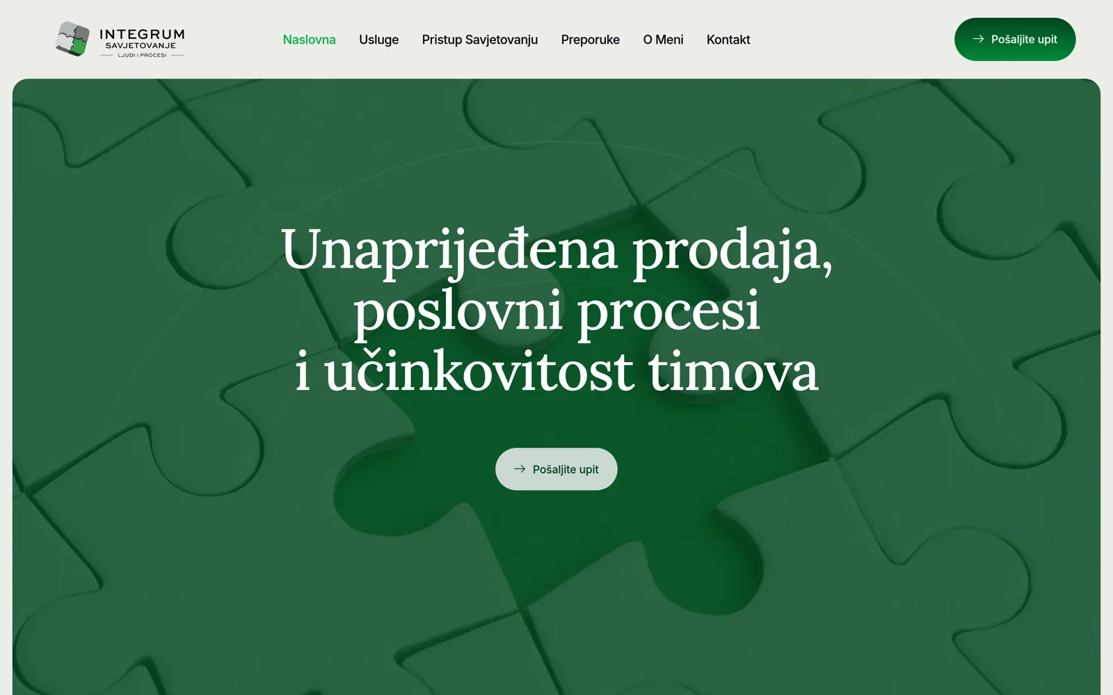Izrada web stranice Integrum: naslovnica s naslovom o prodaji, procesima i timovima na zelenoj pozadini sa slagalicom