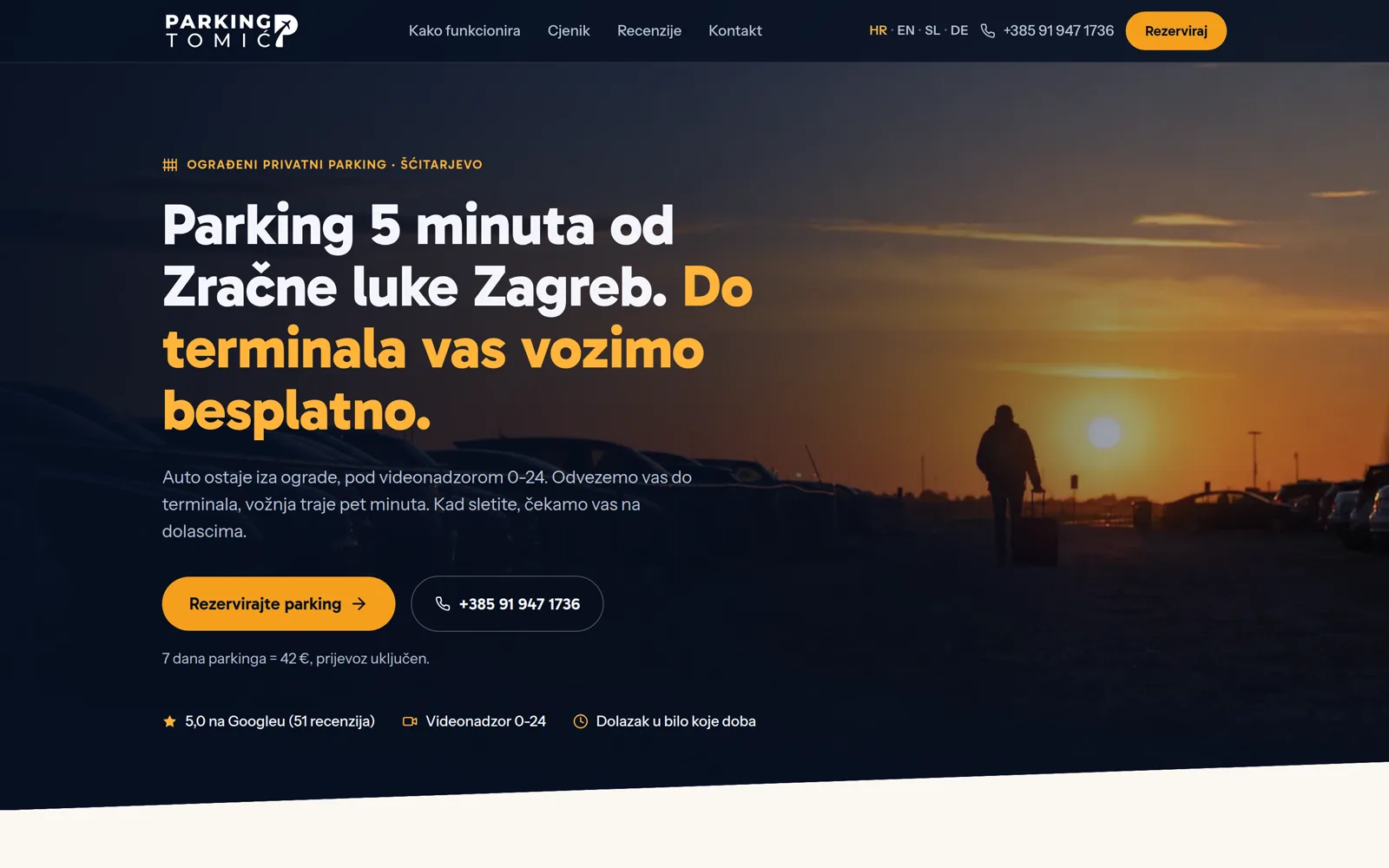 Izrada web stranice Parking Tomić: naslovnica s fotografijom putnika s koferom na parkingu u zalazak sunca, naslovom i gumbom za rezervaciju